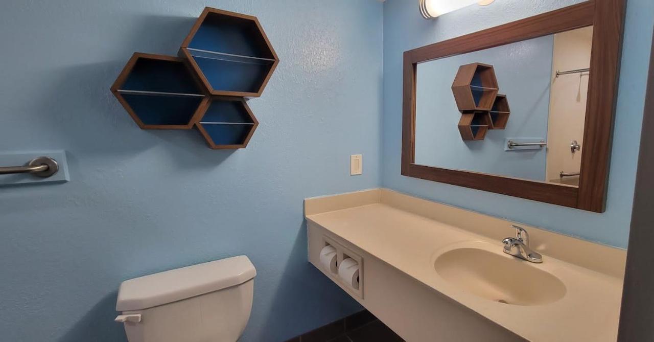 Hometowne Studios By Red Roof Egg Harbor-Atlantic City Airport Egg Harbor Township Bagian luar foto