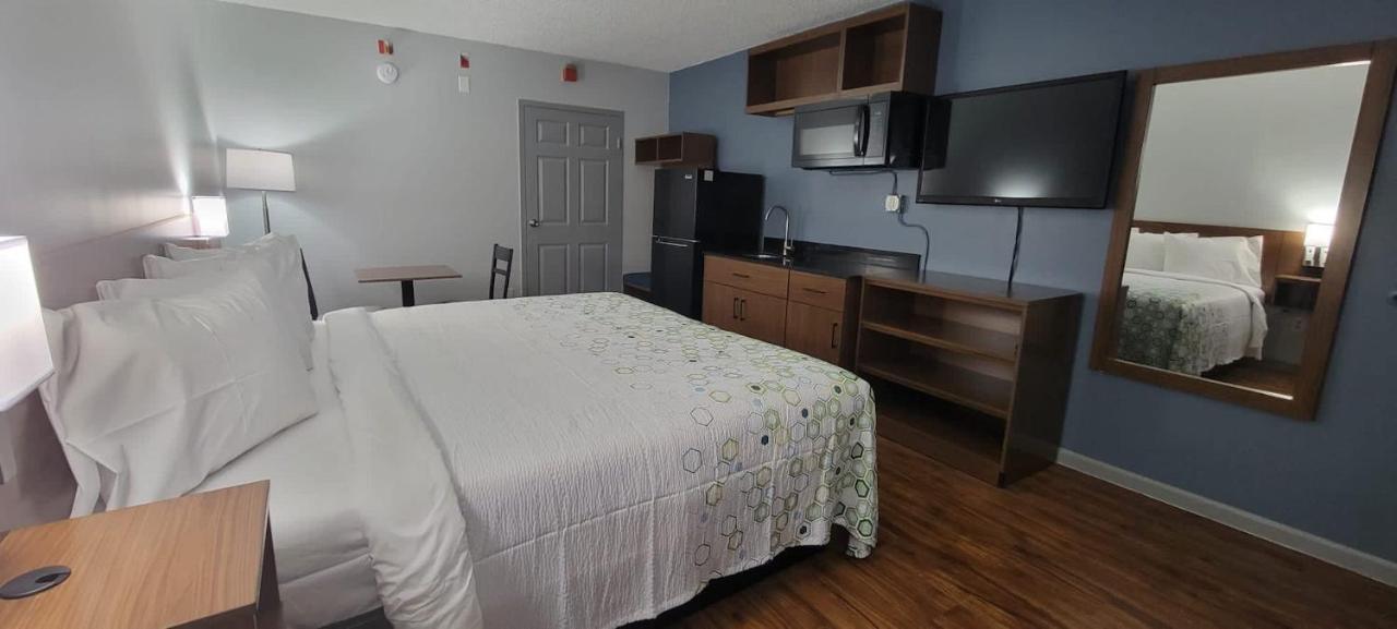 Hometowne Studios By Red Roof Egg Harbor-Atlantic City Airport Egg Harbor Township Bagian luar foto