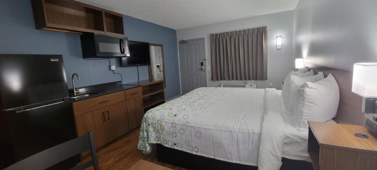 Hometowne Studios By Red Roof Egg Harbor-Atlantic City Airport Egg Harbor Township Bagian luar foto
