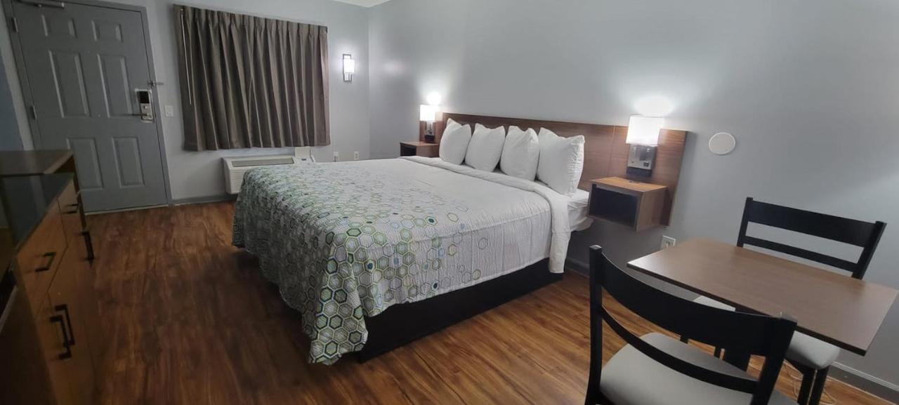 Hometowne Studios By Red Roof Egg Harbor-Atlantic City Airport Egg Harbor Township Bagian luar foto