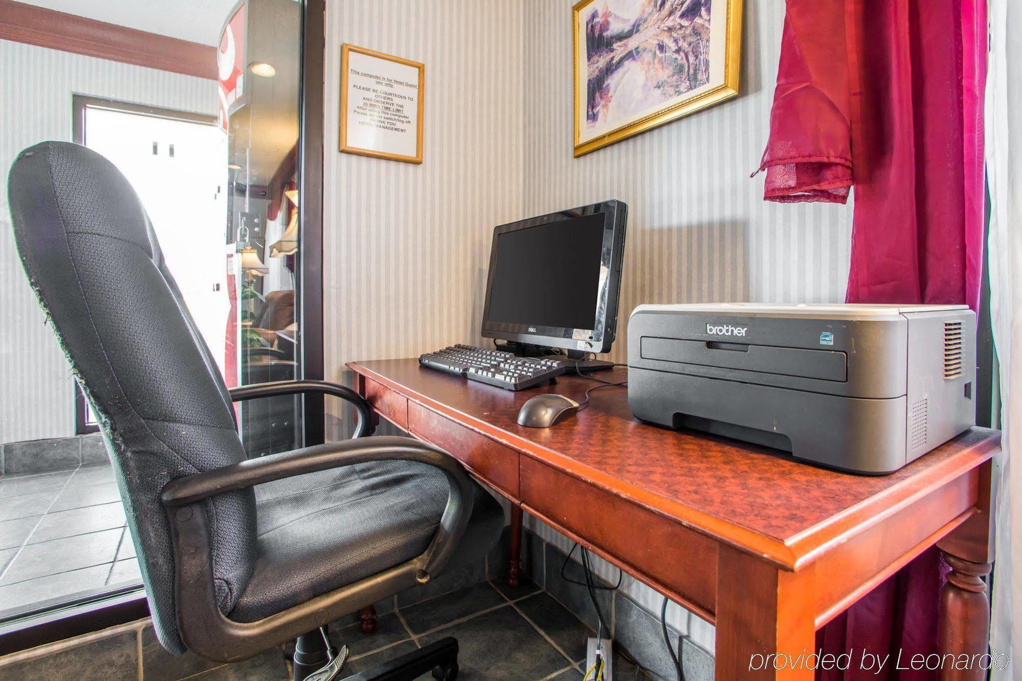 Hometowne Studios By Red Roof Egg Harbor-Atlantic City Airport Egg Harbor Township Bagian luar foto